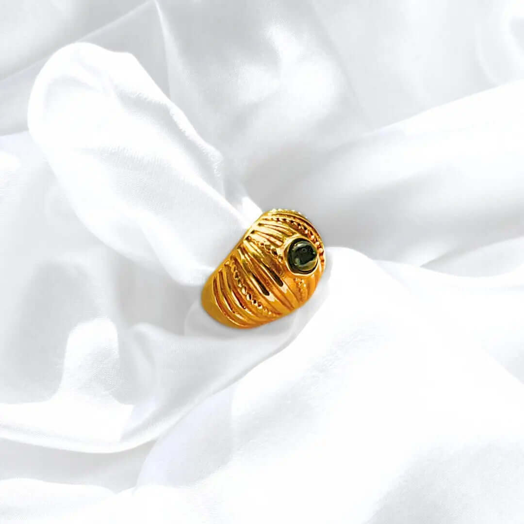 BLACK CROISSANT RING GOLDEN ECHO