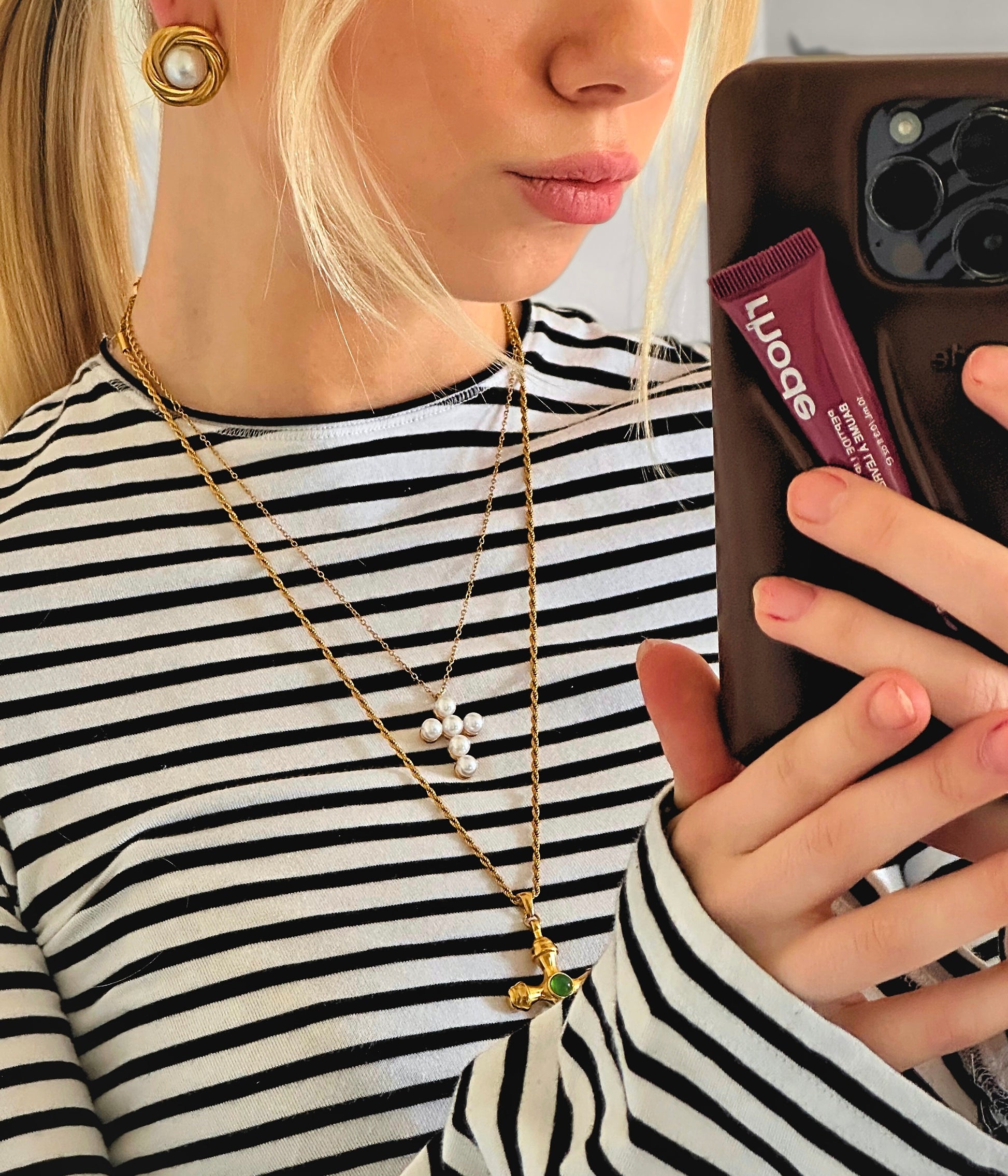 PEARL CROSS NECKLACE GOLDEN ECHO