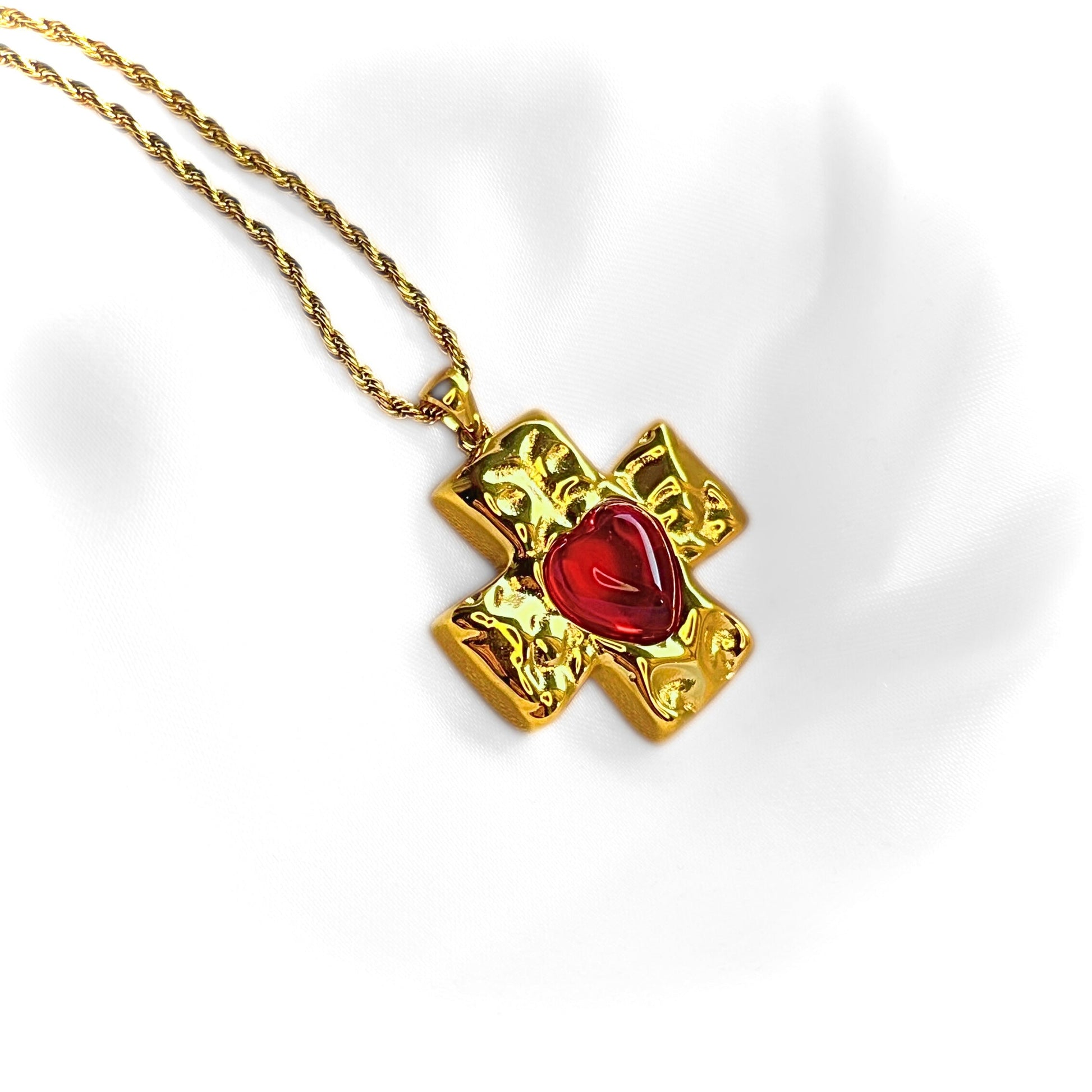 HEART CROSS NECKLACE GOLDEN ECHO