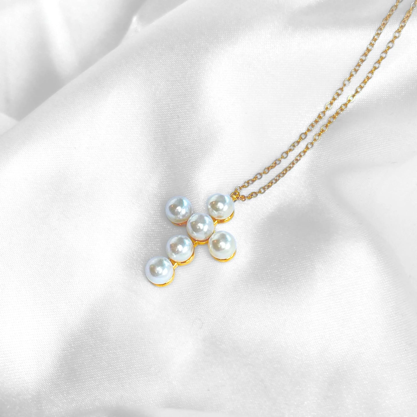PEARL CROSS NECKLACE GOLDEN ECHO