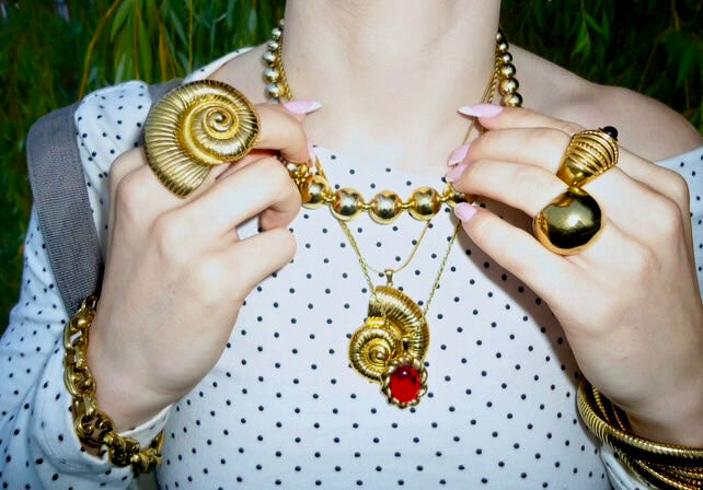 RED AURA NECKLACE GOLDEN ECHO