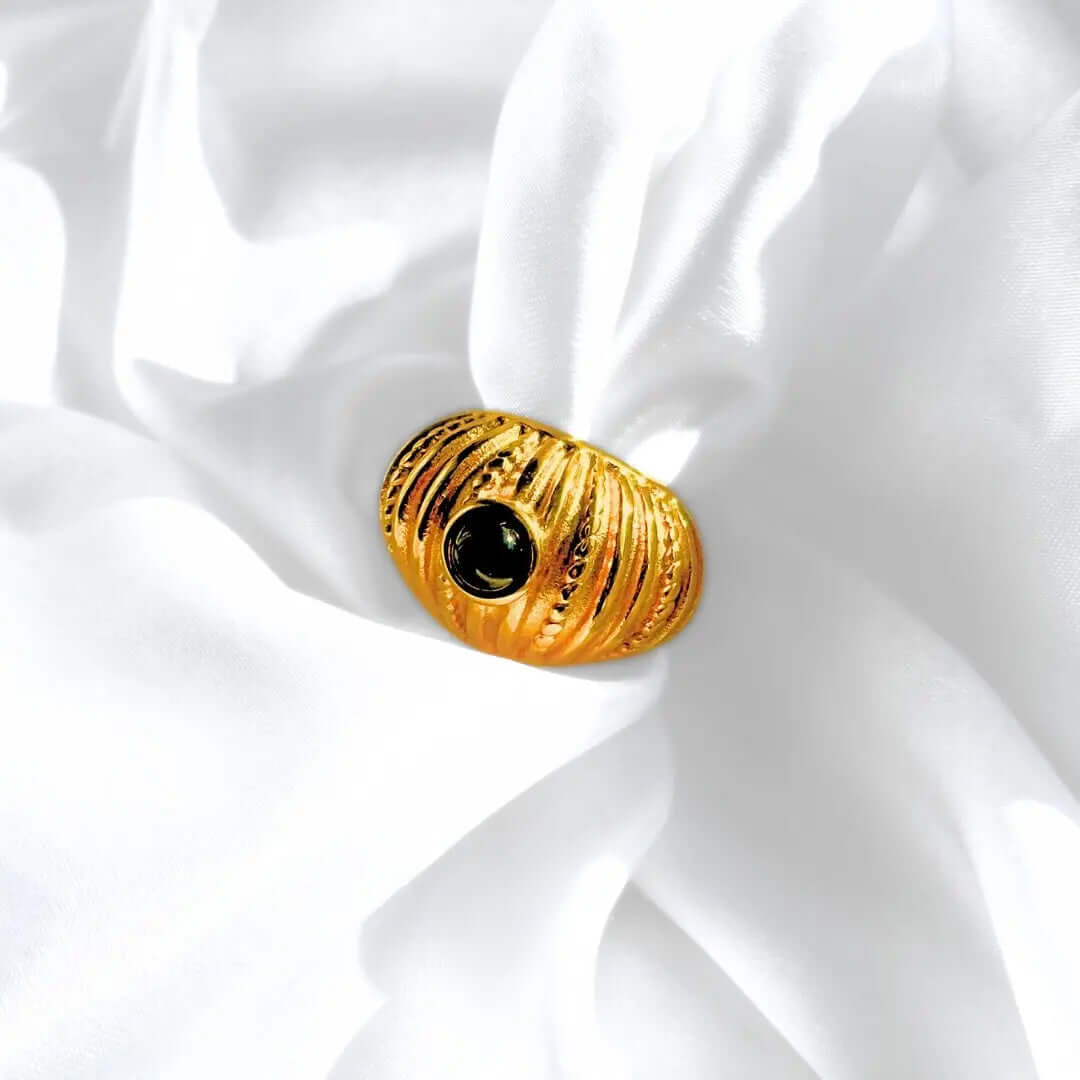 BLACK CROISSANT RING GOLDEN ECHO