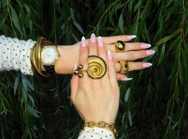 BLACK CROISSANT RING GOLDEN ECHO