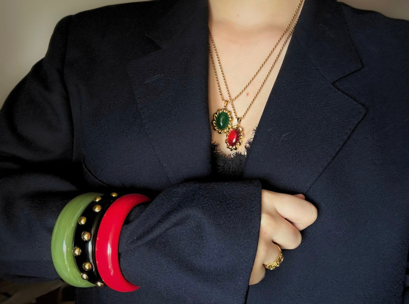 RED AURA NECKLACE GOLDEN ECHO